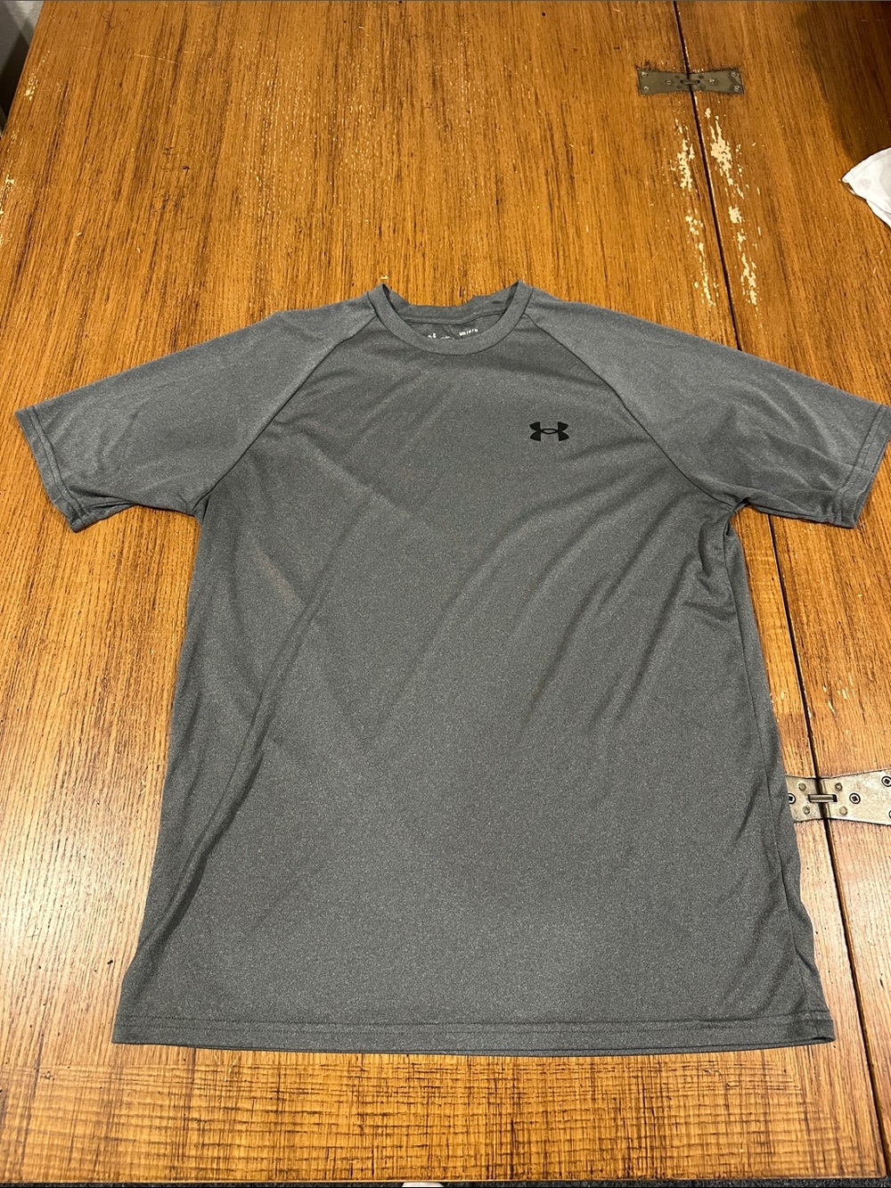 UNDER ARMOUR Men’s Gray Shirt